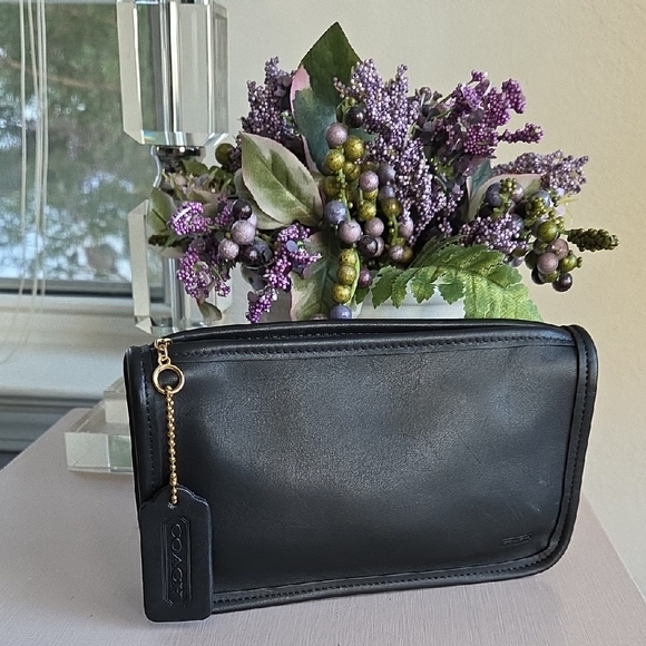 Coach Handbags - COACH Black Chunky Zippered Leather Case